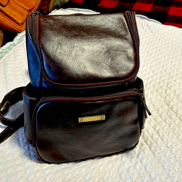 Simply Basic Backpack - Picture 1 of 3
